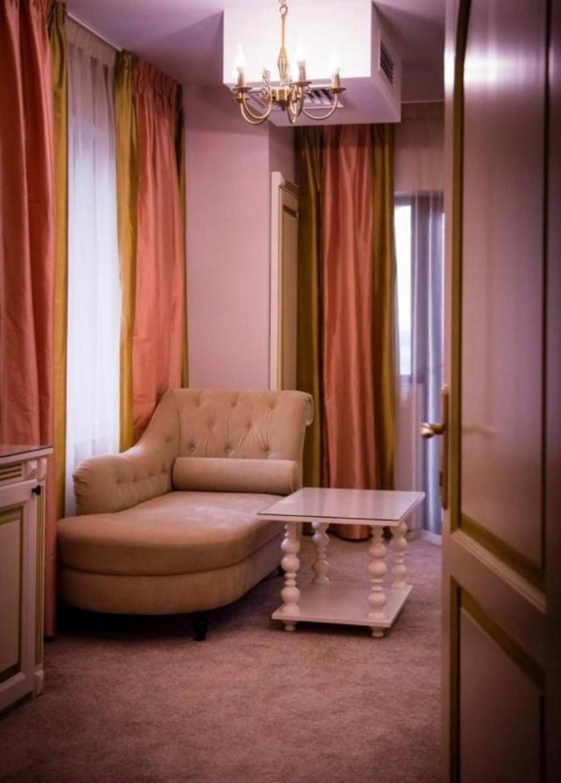 Hotel Goya Collection Târgu Jiu Esterno foto