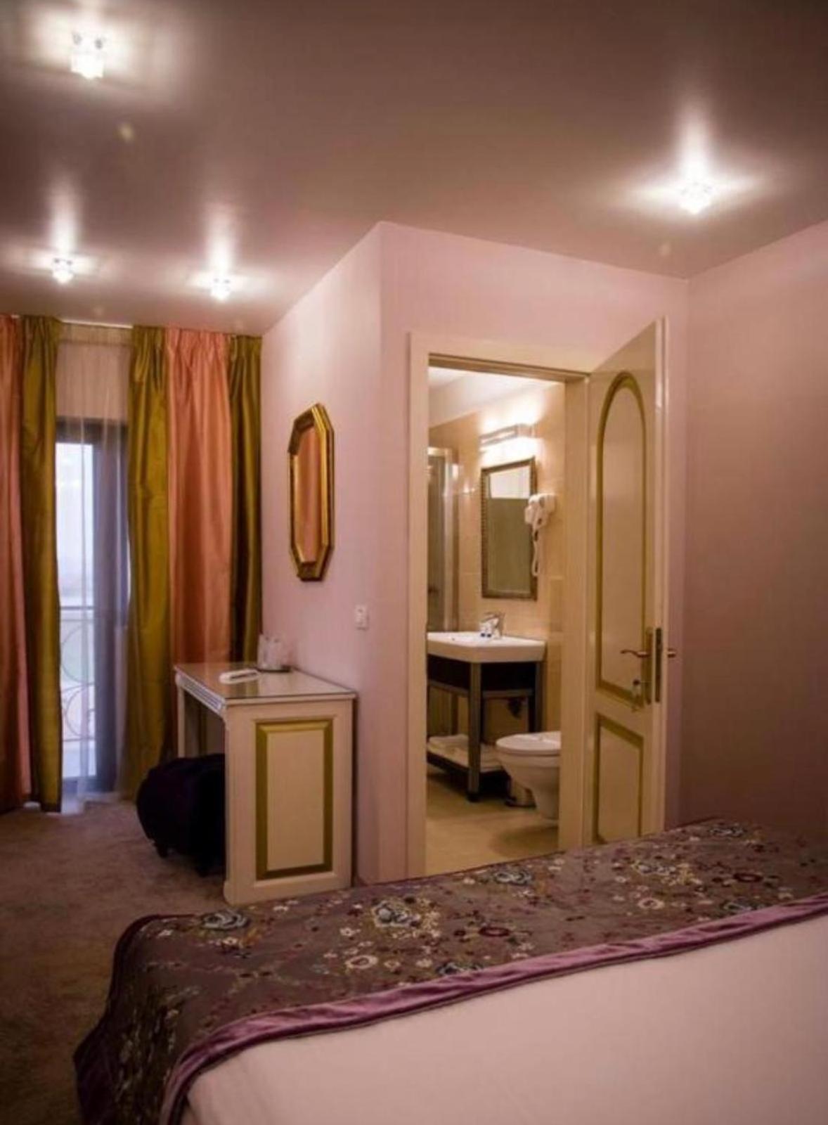 Hotel Goya Collection Târgu Jiu Esterno foto