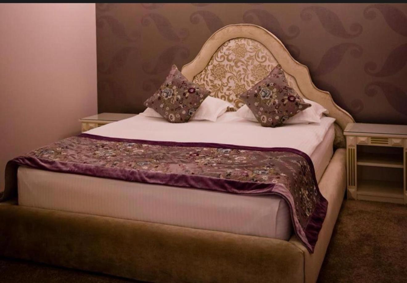 Hotel Goya Collection Târgu Jiu Esterno foto