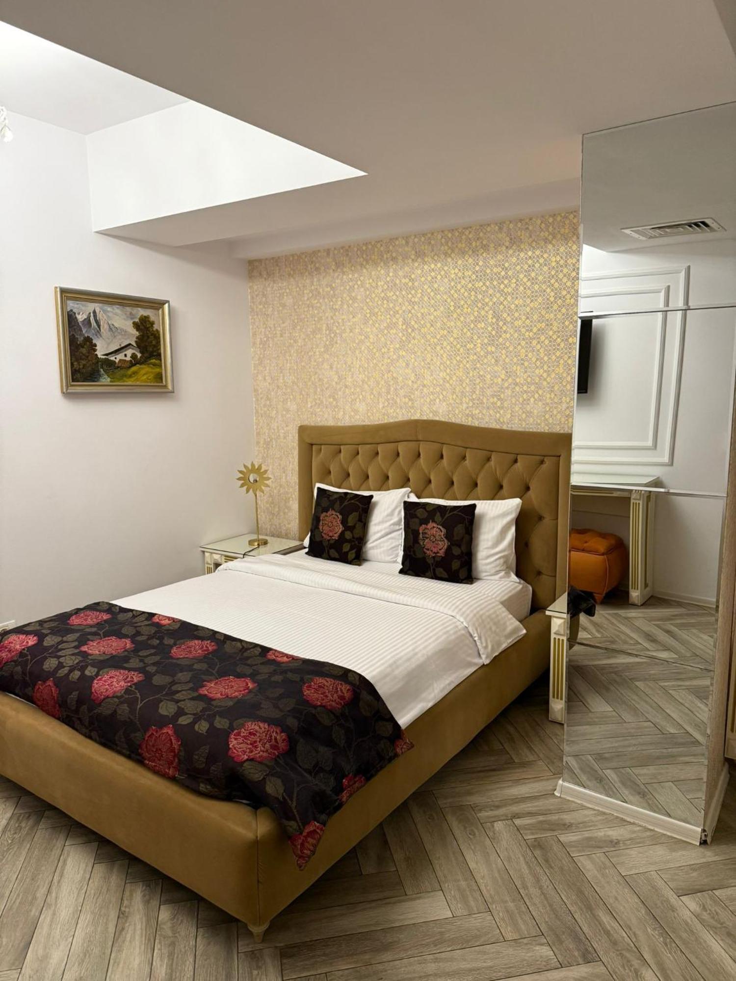 Hotel Goya Collection Târgu Jiu Esterno foto