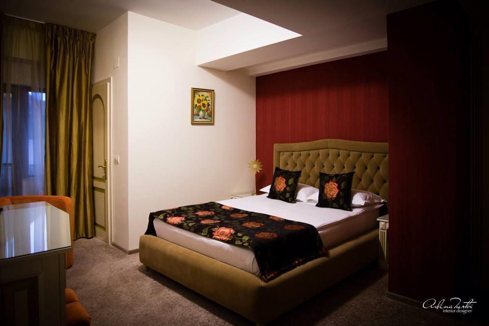 Hotel Goya Collection Târgu Jiu Camera foto