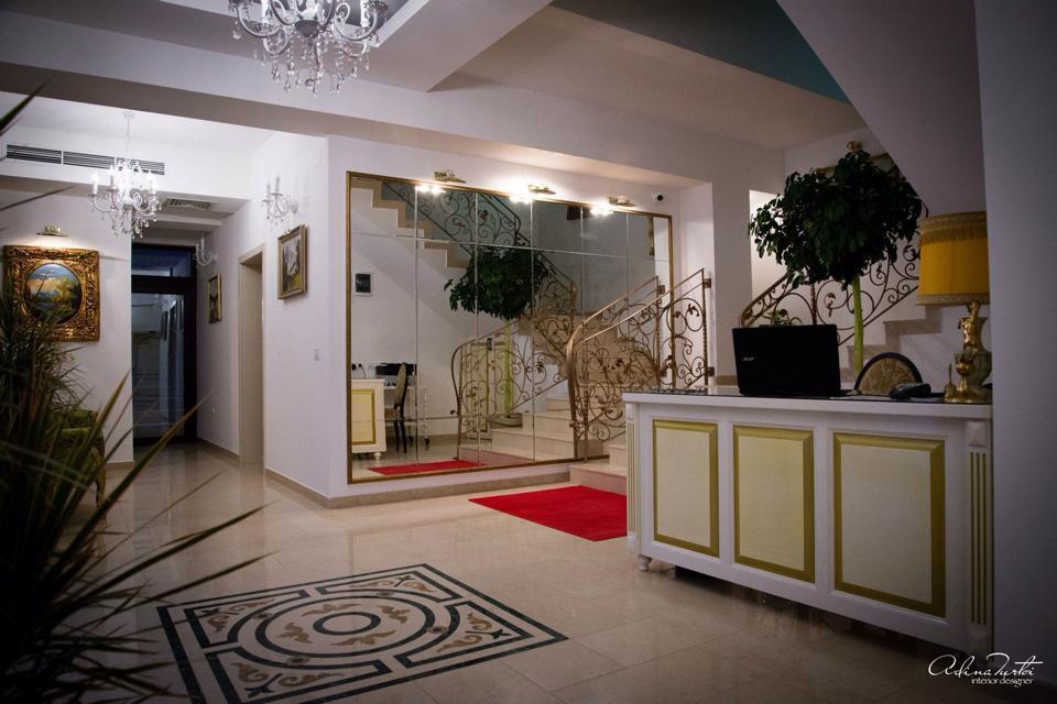 Hotel Goya Collection Târgu Jiu Esterno foto